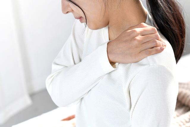 【肩の激痛】石灰沈着性腱板炎とは?〜原因・症状・治療・予防まで解説〜
