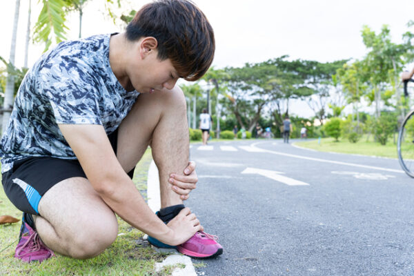 足首を捻挫してから足の甲が痛い