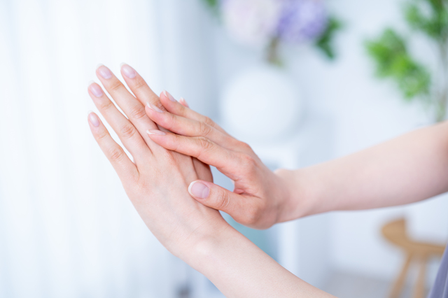 親指の付け根の痛み(母指CM関節症)、あきらめないで。新しい治療法があります